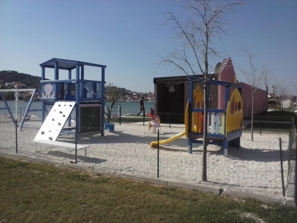 Apartment Meri Trogir Bagian luar foto