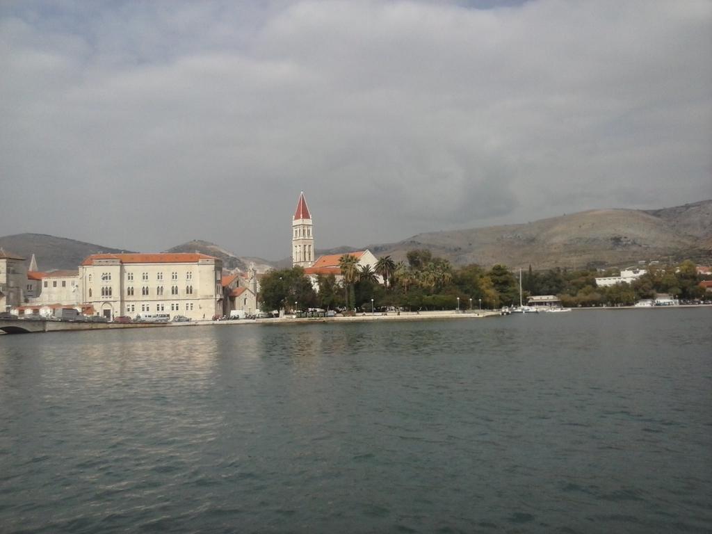 Apartment Meri Trogir Bagian luar foto